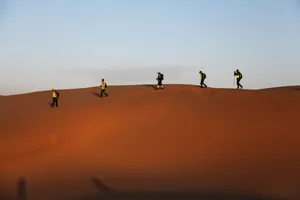 广阔的沙漠风景图片第张