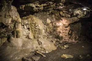 探险石头洞穴图片第张