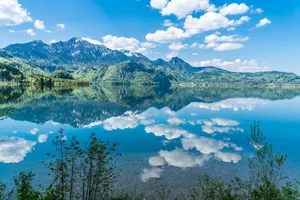 山顶湖泊景色图片第张