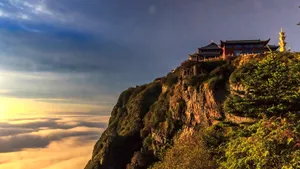 山顶的云海图片第张