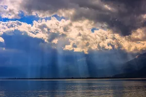 云南大理双廊洱海神光图片第张