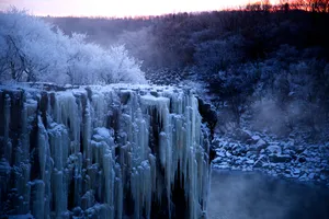 黑龙江吊水楼冰瀑布自然风景图片第张