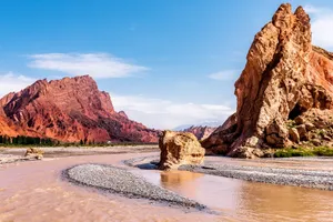 新疆天山大峡谷风景图片第张