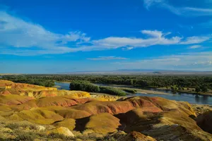新疆布尔津五彩滩风景图片第张