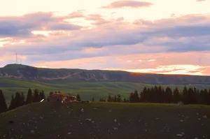新疆特克斯草原秀丽风景图片第张
