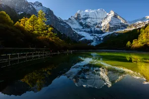 四川仙乃日神山风景图片第张
