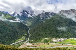 盛夏的四川稻城亚丁风景图片第张