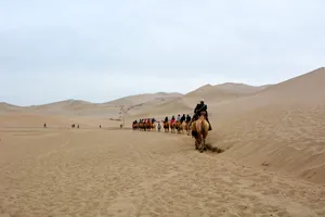 甘肃敦煌月牙泉风景图片第张