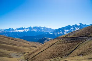 新疆狼塔之路风景图片第张