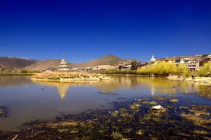 云南松赞林寺风景图片第张