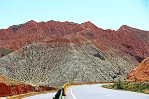 青海贵德七彩丹霞风景图片第张