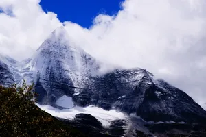 四川仙乃日雪山风景图片第张