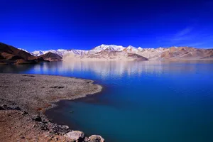 新疆布伦口白沙湖风景图片第张