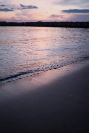 紫色大海唯美风景图片