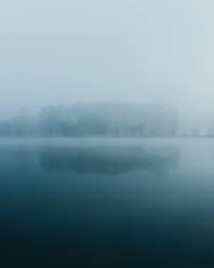 朦胧意境湖泊风景图片