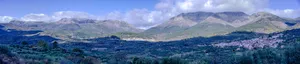 绿色高山远景图片
