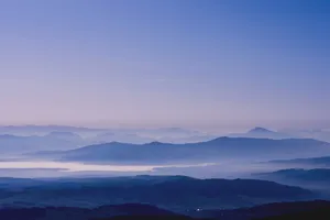 朦胧山脉唯美风景图片