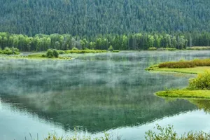 黄石公园湖泊景观图片