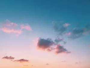 唯美天空粉色云朵图片