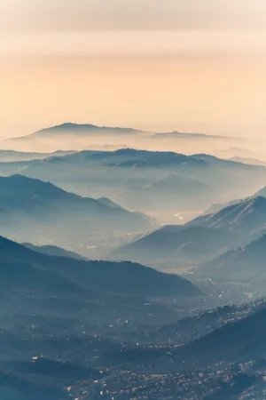 连绵群山唯美风景图片第1张