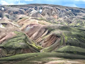青翠山峦远景图片_1