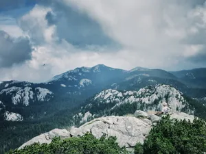 险峻山脉图片第1张