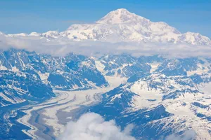 冬季雪域高山图片第1张