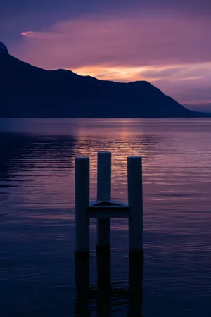 紫色黄昏海边风景图片