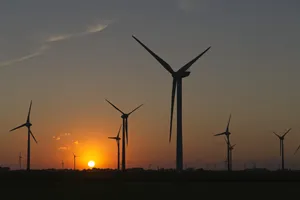 夕阳西下风车景观图片_1