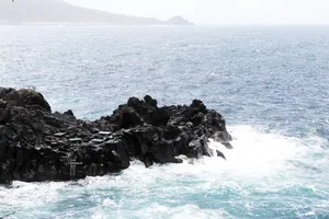 礁石海浪图片_1