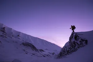 攀登雪山图片_1