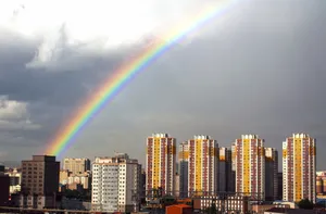 城市天空彩虹图片
