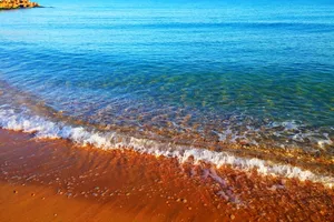 大海沙滩浪花图片