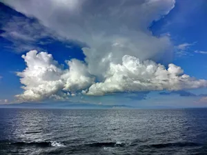 蓝天白云大海图片_1