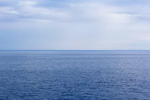 蓝色天空大海图片_1