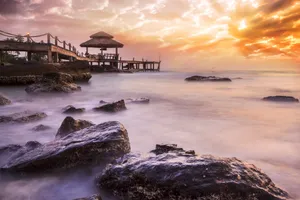 黄昏下的浩瀚大海图片