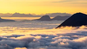 阳光云海风景图片_1