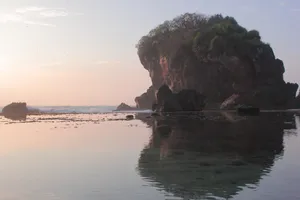 唯美海面倒影图片_1