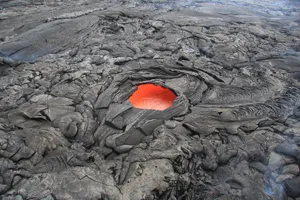 火山口岩浆图片_1