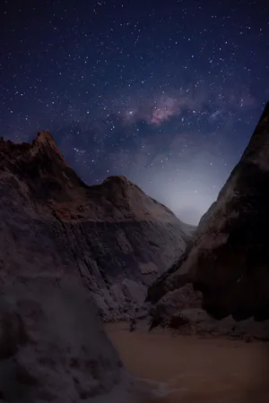 紫色唯美星空夜景图片_1