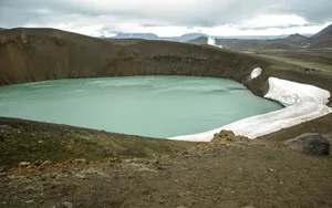 冰岛火山口湖图片_1