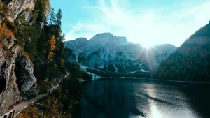 高清幽静的湖泊图片_4