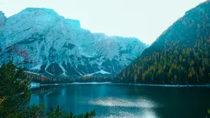 高清幽静的湖泊图片_7