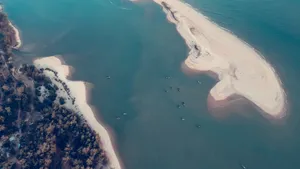 美丽的海岸线风景图片_3