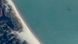 美丽的海岸线风景图片_5