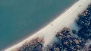 美丽的海岸线风景图片_6