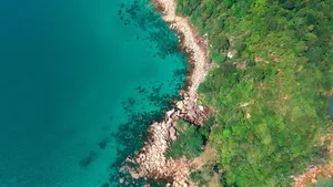 美丽的海岸线风景图片_7