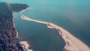 美丽的海岸线风景图片_15