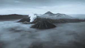 壮观的火山爆发图片_2