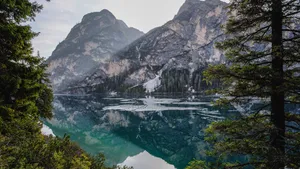 美丽的湖泊倒影景色图片_5